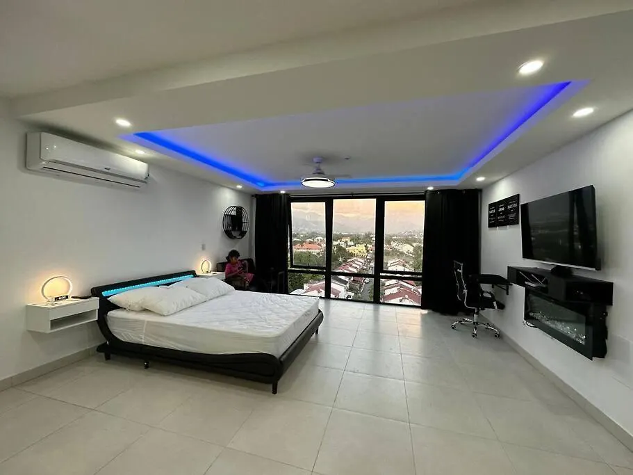 Luxury Condo - Pool In Kingston G28 아파트