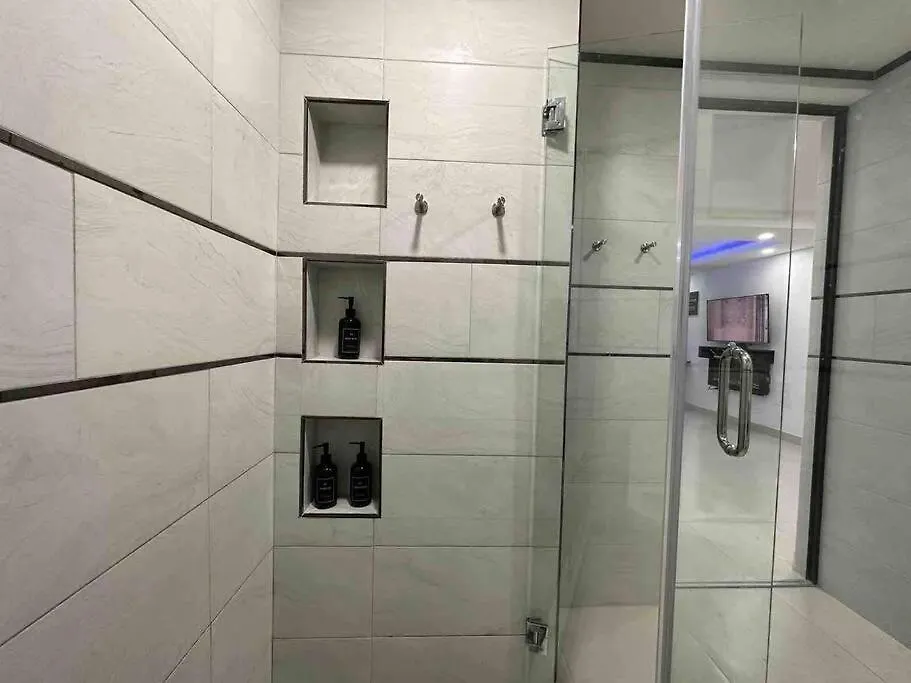 Luxury Condo - Pool In Kingston G28
