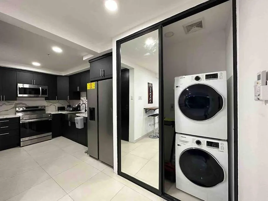 Luxury Condo - Pool In Kingston G28